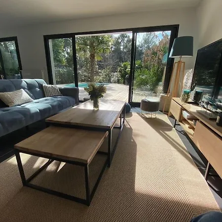 12 Pers Avec Piscine Chauffee 1 Mai Au 30 Sept *